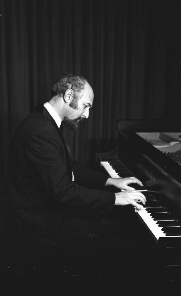 Florida Memory Concert Pianist Yehuda Guttman Performing At The