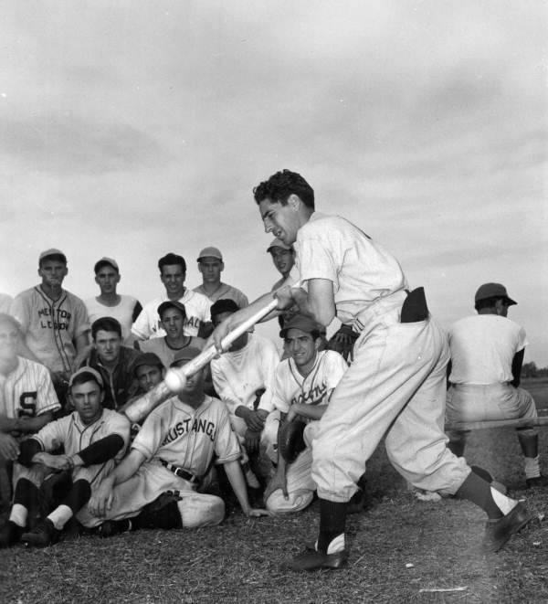 L-R: Joe DiMaggio, Ben Chapman of the Sox, Joe McCarthy an…