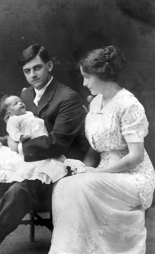 Argumentative essay title generator picture