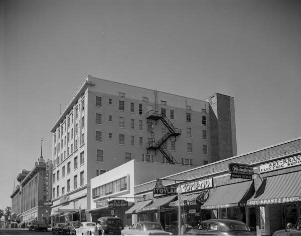 Florida Memory - View looking toward the Haverty's furniture company